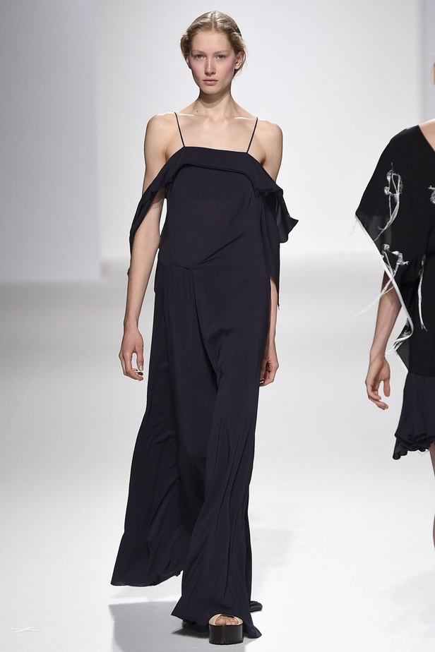 مجموعة Chalayan لربيع وصيف 2017