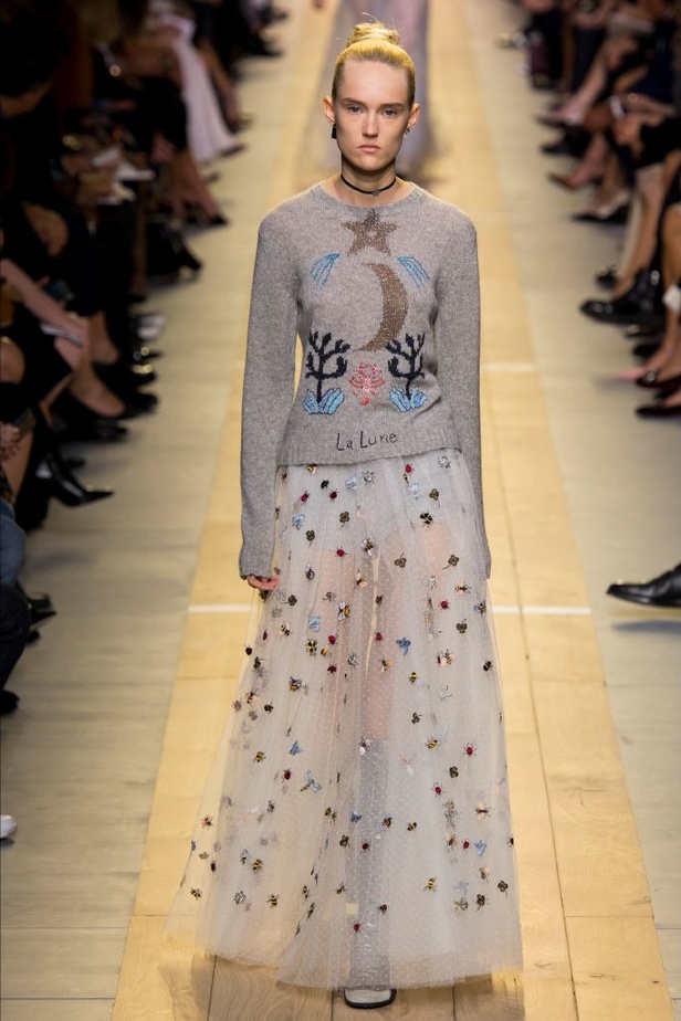 عرض أزياء "ديور" لموسم ربيع وصيف 2017