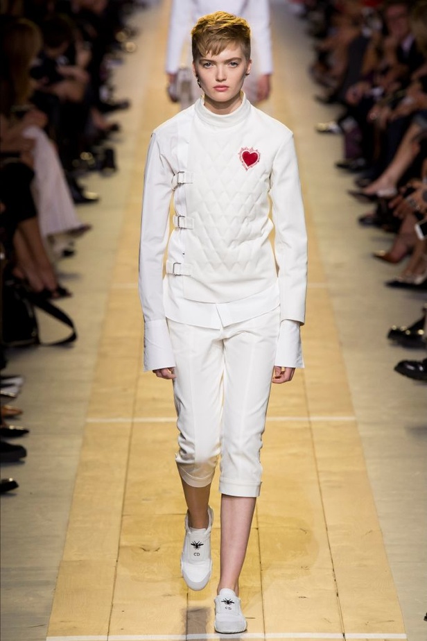 عرض أزياء "ديور" لموسم ربيع وصيف 2017