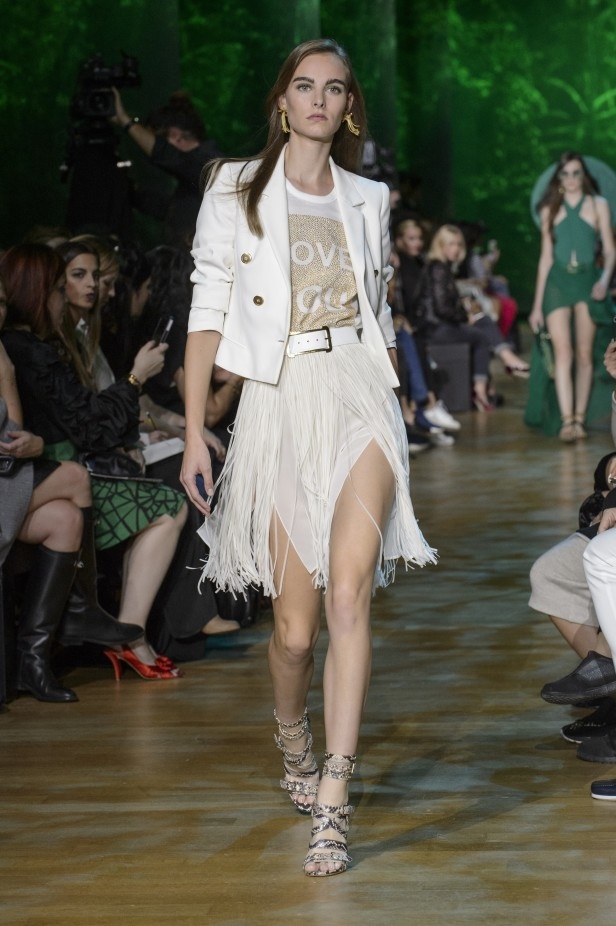 مجموعة ايلي صعب لربيع وصيف 2018 في باريس 