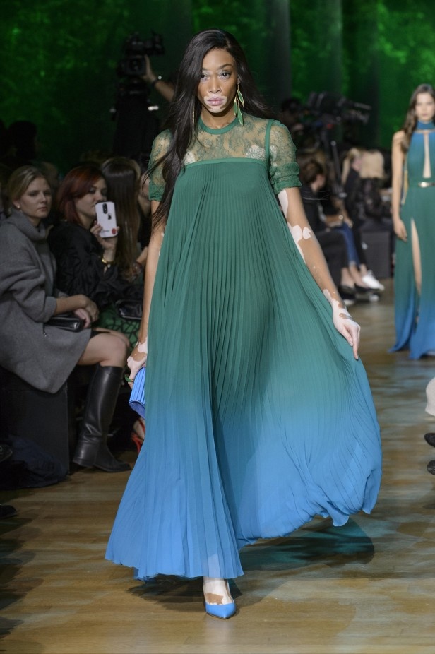 مجموعة ايلي صعب لربيع وصيف 2018 في باريس 