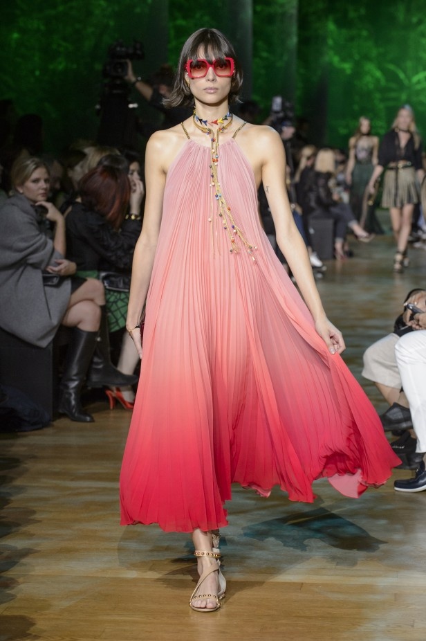 مجموعة ايلي صعب لربيع وصيف 2018 في باريس 