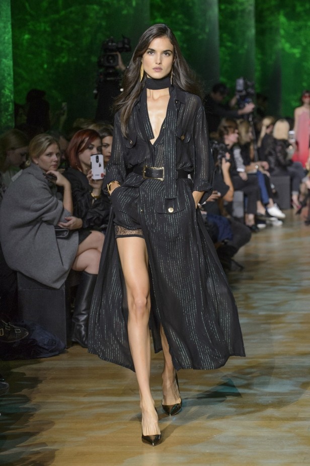 مجموعة ايلي صعب لربيع وصيف 2018 في باريس 