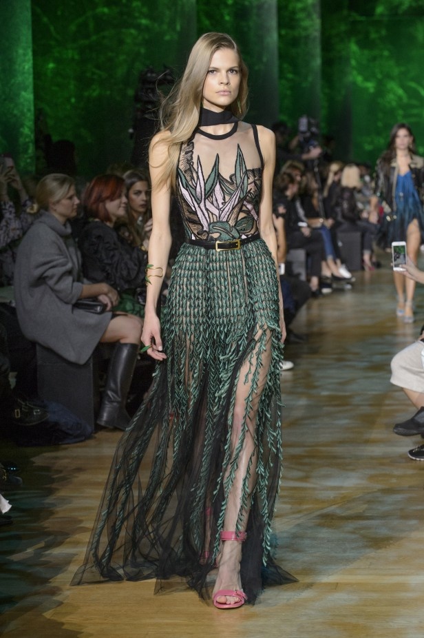 مجموعة ايلي صعب لربيع وصيف 2018 في باريس 