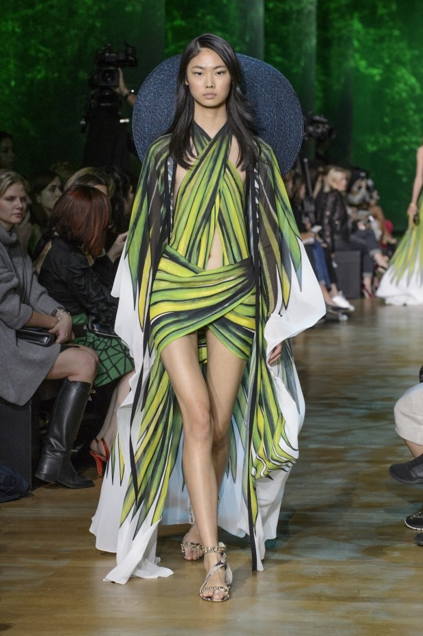 مجموعة ايلي صعب لربيع وصيف 2018 في باريس 