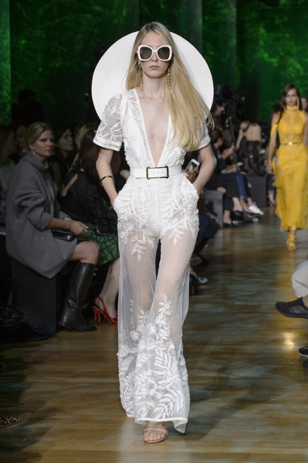 مجموعة ايلي صعب لربيع وصيف 2018 في باريس 