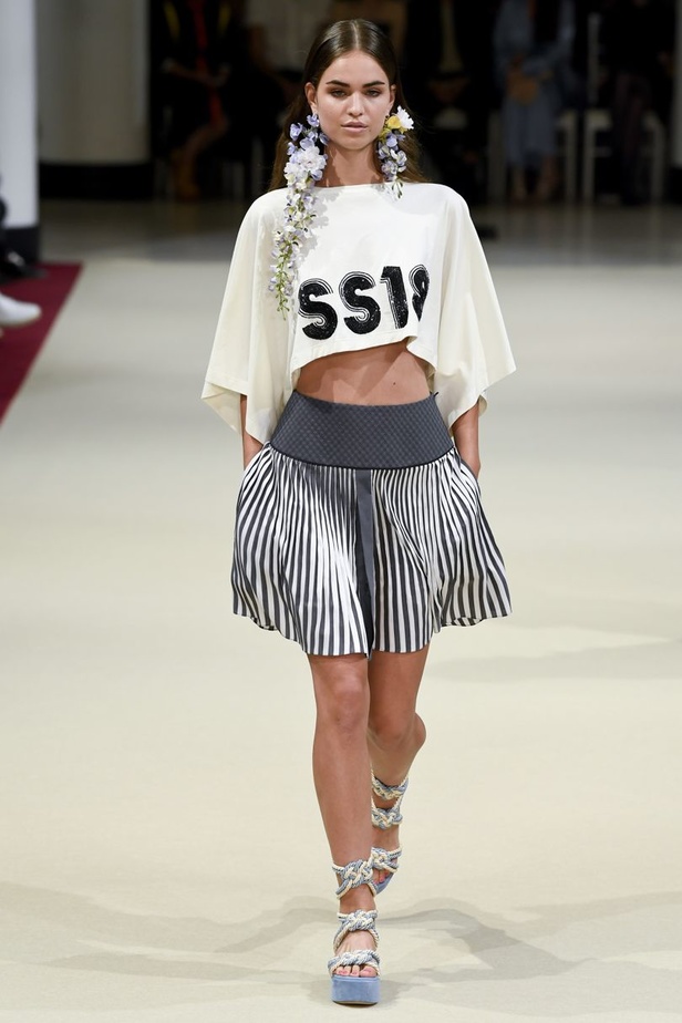 ازياء من عرض أليكسيس مابيل باسبوع الموضة في باريس