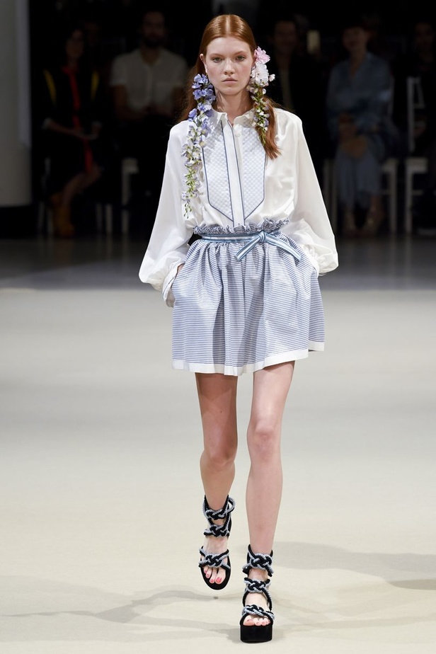 ازياء من عرض أليكسيس مابيل باسبوع الموضة في باريس