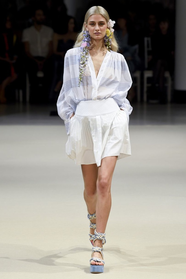 ازياء من عرض أليكسيس مابيل باسبوع الموضة في باريس