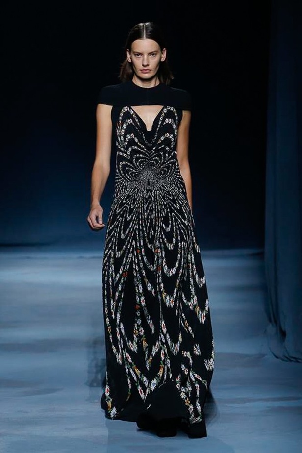 عرض أزياء Givenchy لربيع وصيف 2019 !