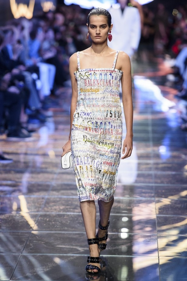 مجموعة Balenciaga لربيع وصيف 2019