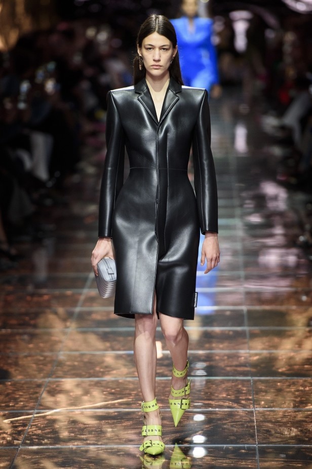 مجموعة Balenciaga لربيع وصيف 2019