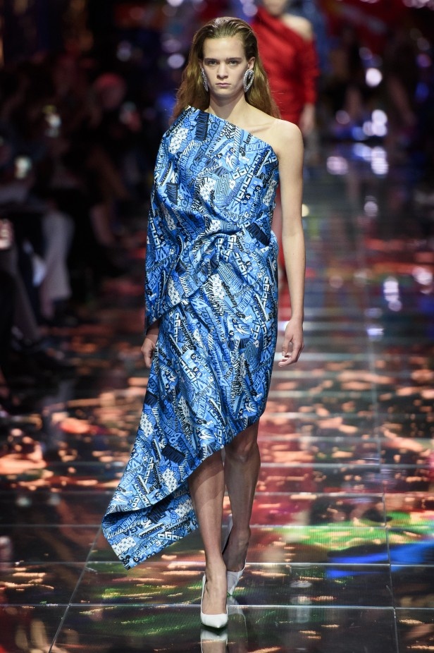 مجموعة Balenciaga لربيع وصيف 2019