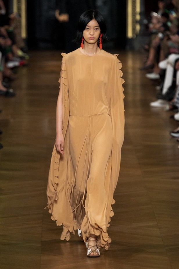 اسبوع الموضة في باريس 2019 مجموعة ستيلا مكارتني لربيع وصيف 2020