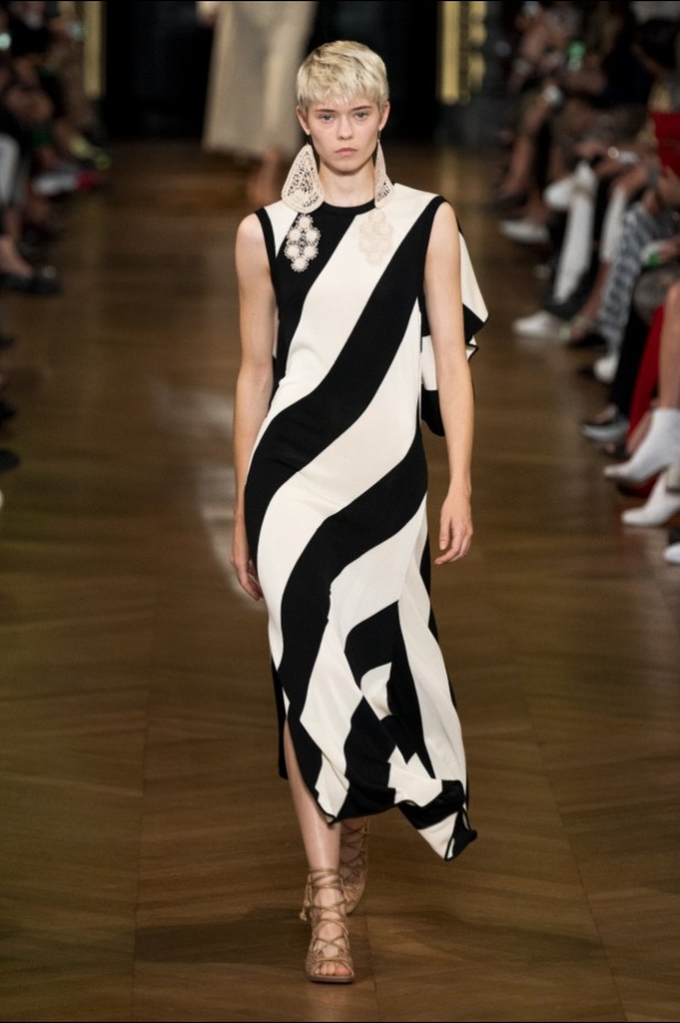 اسبوع الموضة في باريس 2019 مجموعة ستيلا مكارتني لربيع وصيف 2020