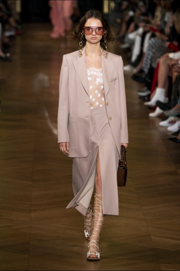 اسبوع الموضة في باريس 2019 مجموعة ستيلا مكارتني لربيع وصيف 2020