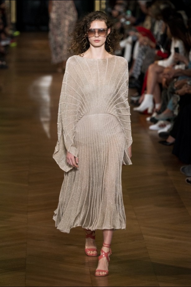 اسبوع الموضة في باريس 2019 مجموعة ستيلا مكارتني لربيع وصيف 2020