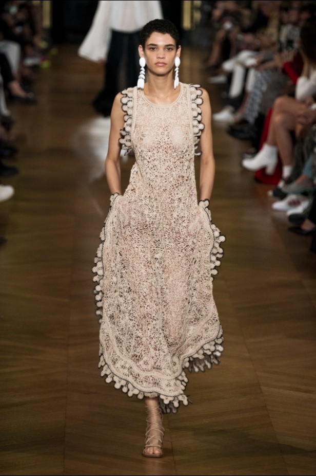 اسبوع الموضة في باريس 2019 مجموعة ستيلا مكارتني لربيع وصيف 2020