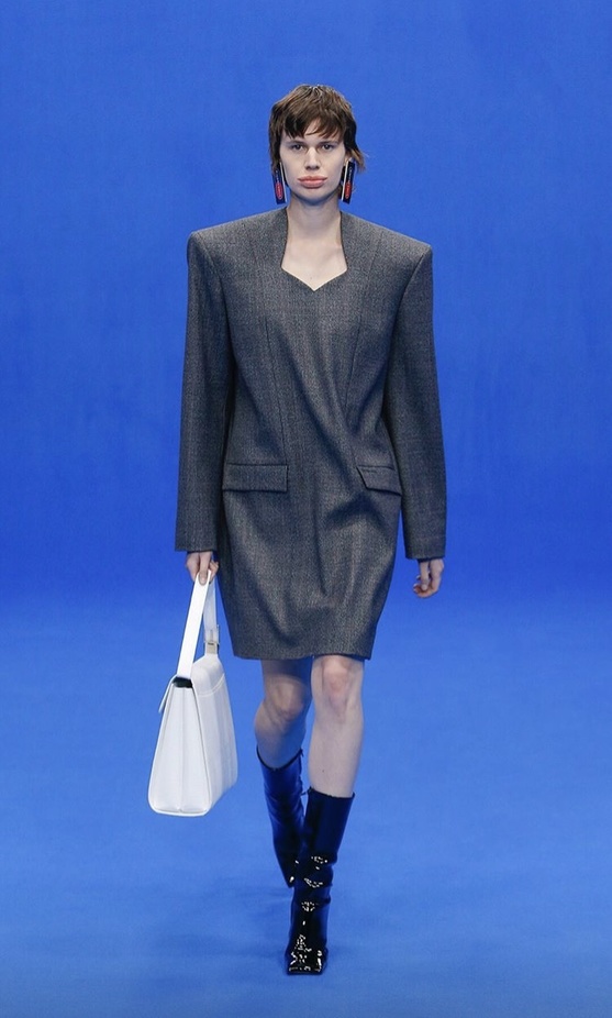 اسبوع الموضة في باريس 2019 مجموعة BALENCIAGA للألبسة الجاهزة لربيع وصيف 2020 