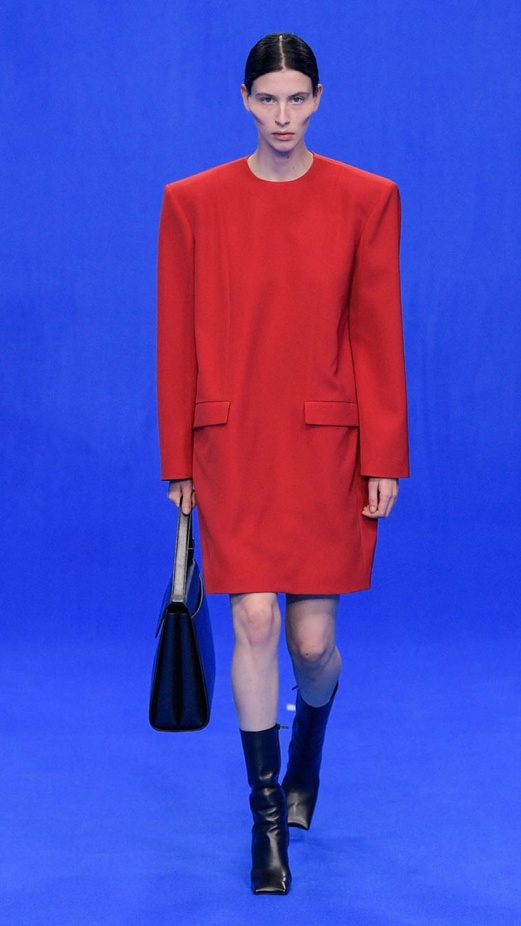 اسبوع الموضة في باريس 2019 مجموعة BALENCIAGA للألبسة الجاهزة لربيع وصيف 2020 