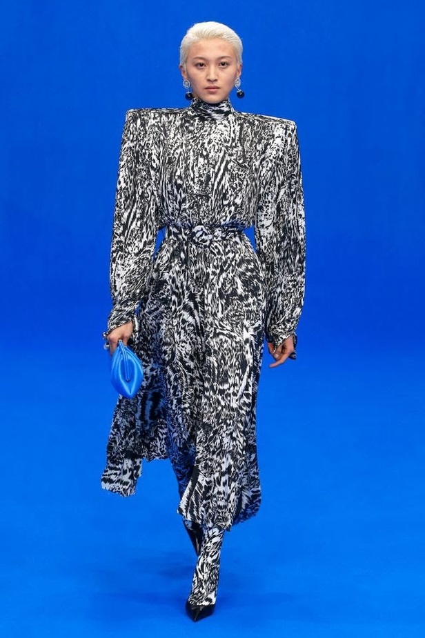 اسبوع الموضة في باريس 2019 مجموعة BALENCIAGA للألبسة الجاهزة لربيع وصيف 2020 