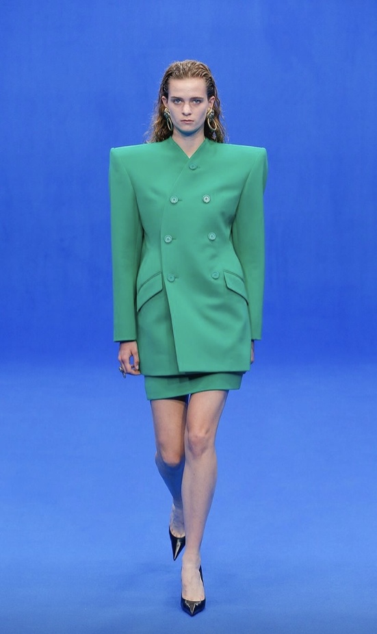 اسبوع الموضة في باريس 2019 مجموعة BALENCIAGA للألبسة الجاهزة لربيع وصيف 2020 