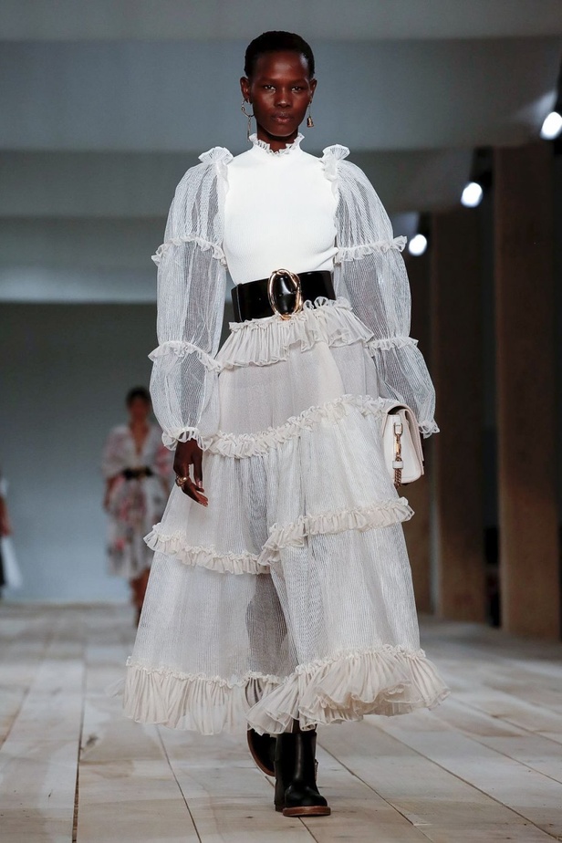 اسبوع الموضة في باريس 2019 مجموعة الملابس الجاهزة من ألكسندر ماكوين لربيع وصيف 2020