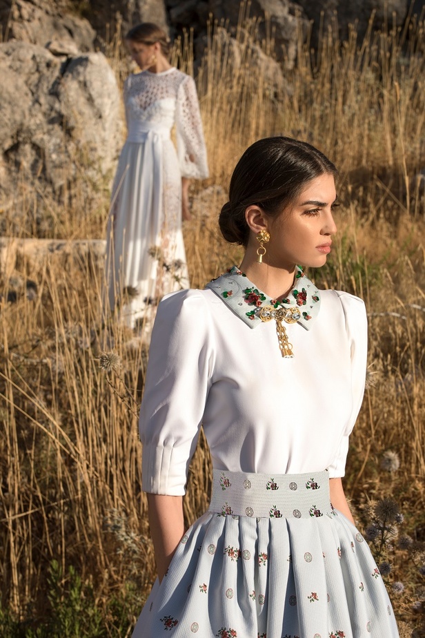 مجموعة ايلي صعب لربيع وصيف 2021 بعنوان أنشودة الحياة