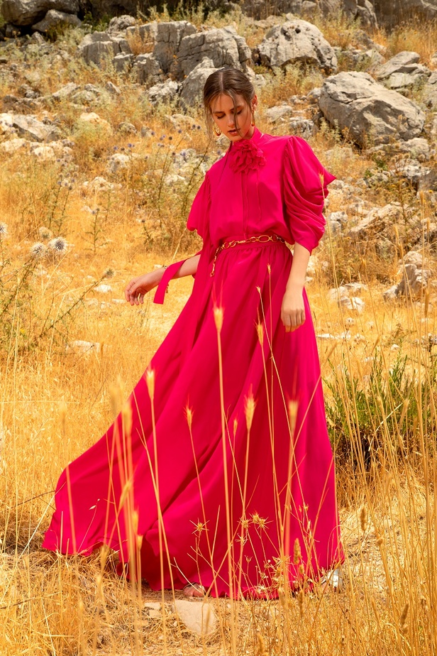 مجموعة ايلي صعب لربيع وصيف 2021 بعنوان أنشودة الحياة