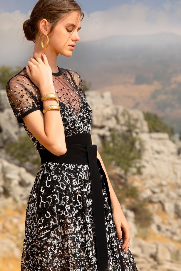 مجموعة ايلي صعب لربيع وصيف 2021 بعنوان أنشودة الحياة