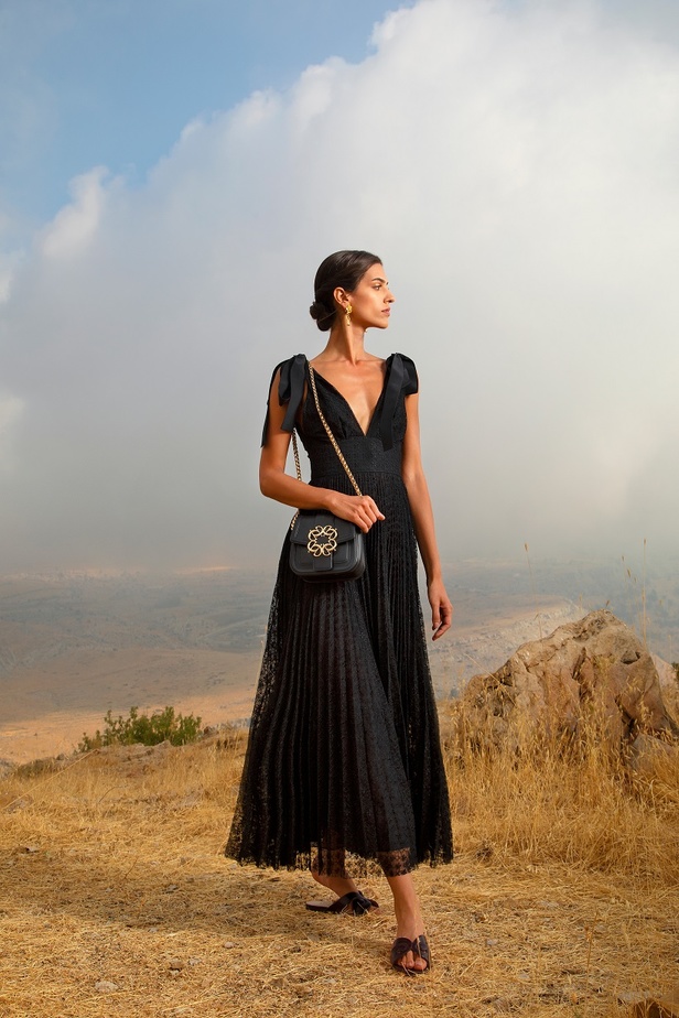 مجموعة ايلي صعب لربيع وصيف 2021 بعنوان أنشودة الحياة