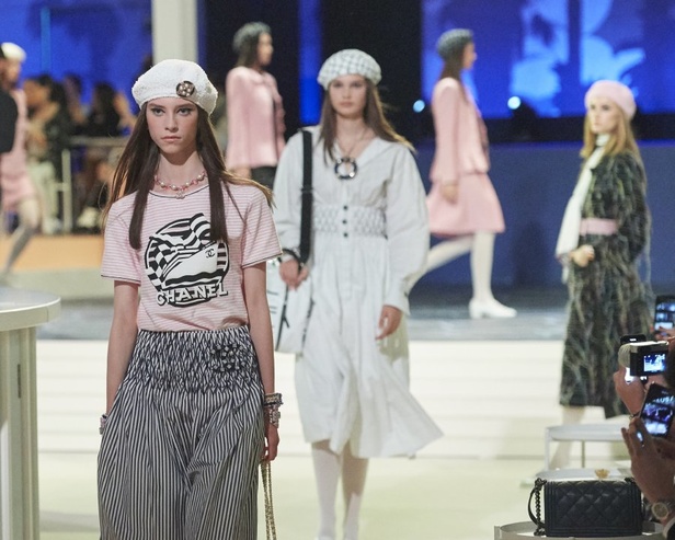  أكسسوارات القش في مجموعة شانيل كروز 2019