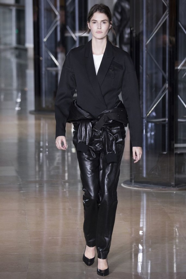 عرض انطوني فاكاريلو لخريف وشتاء 2016-2017