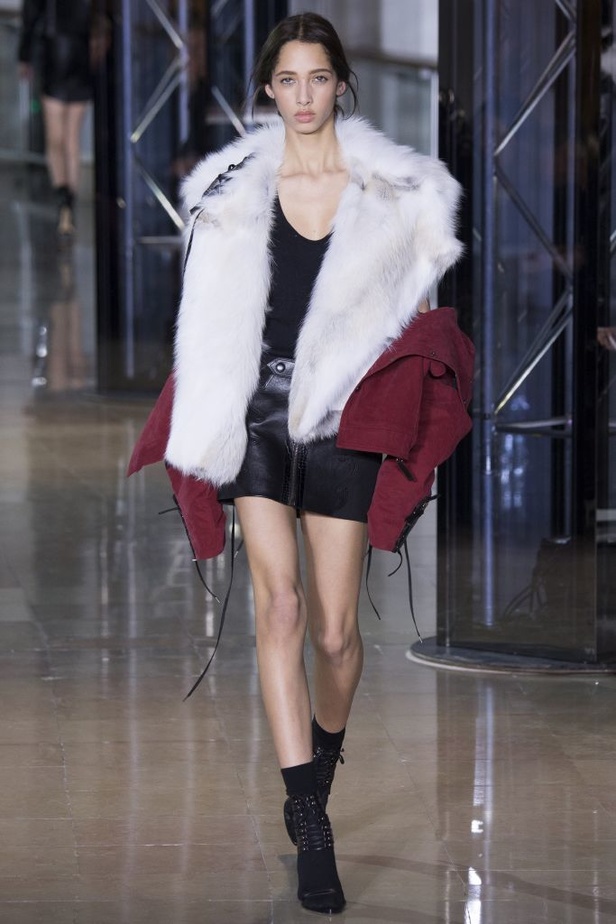 عرض انطوني فاكاريلو لخريف وشتاء 2016-2017