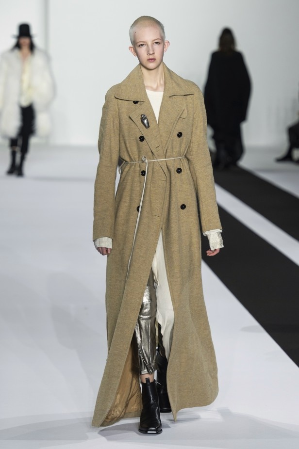 مجموعة Ann Demeulemeester لخريف 2019