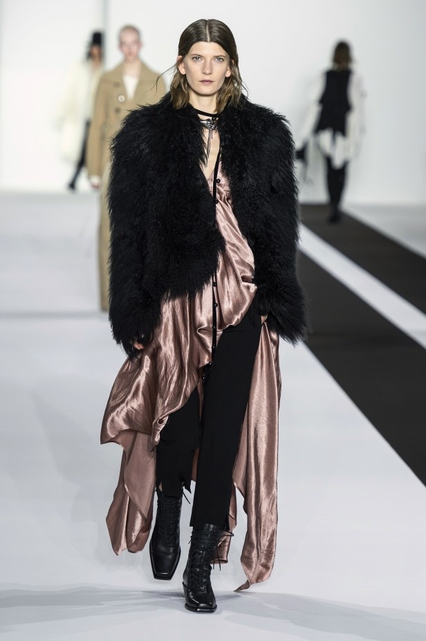 مجموعة Ann Demeulemeester لخريف 2019