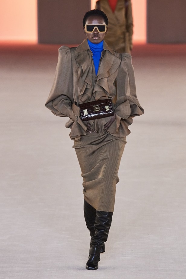عرض ازياء balmain لخريف وشتاء 2020-2021 مباشرة من باريس