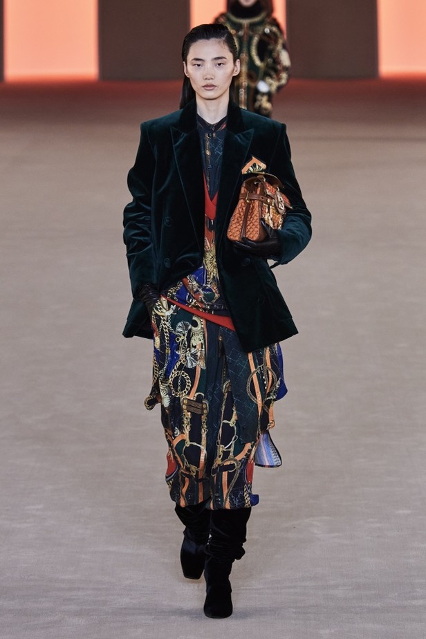 عرض ازياء balmain لخريف وشتاء 2020-2021 مباشرة من باريس