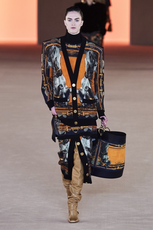 عرض ازياء balmain لخريف وشتاء 2020-2021 مباشرة من باريس