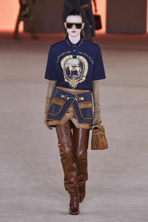 عرض ازياء balmain لخريف وشتاء 2020-2021 مباشرة من باريس