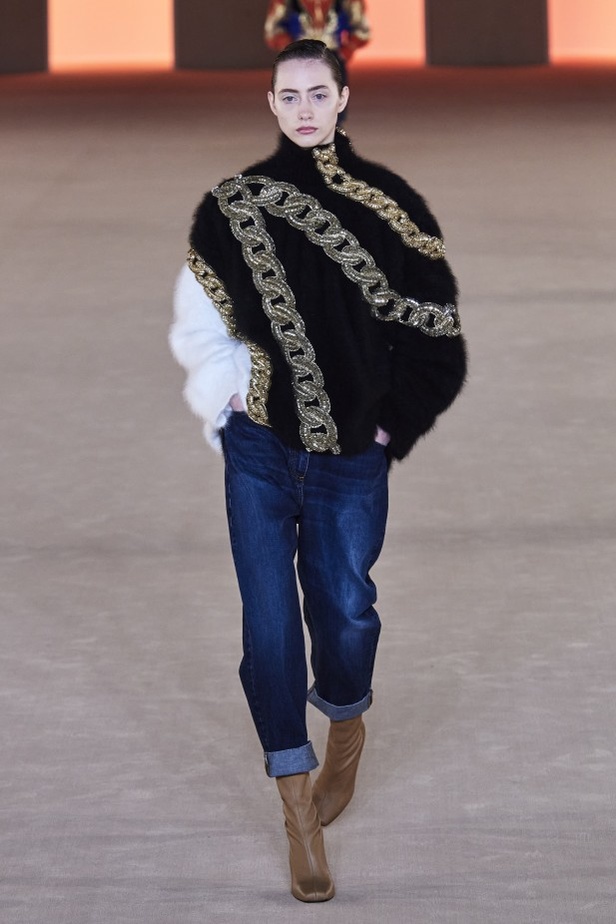 عرض ازياء balmain لخريف وشتاء 2020-2021 مباشرة من باريس