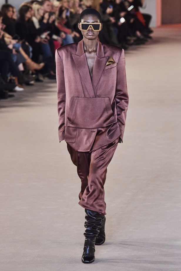 عرض ازياء balmain لخريف وشتاء 2020-2021 مباشرة من باريس