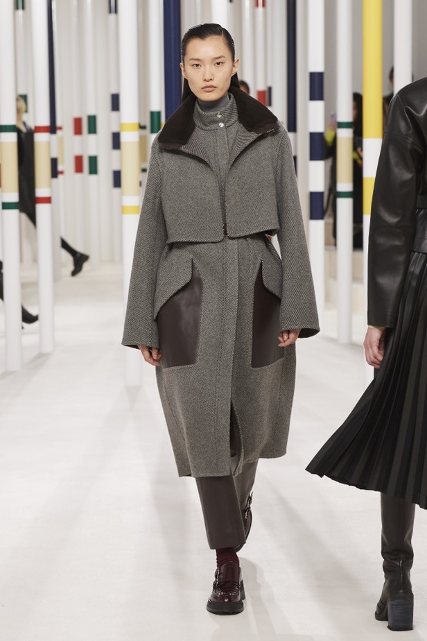 عرض أزياء Hermes لخريف وشتاء 2020-2021 خلال اسبوع الموضة في باريس