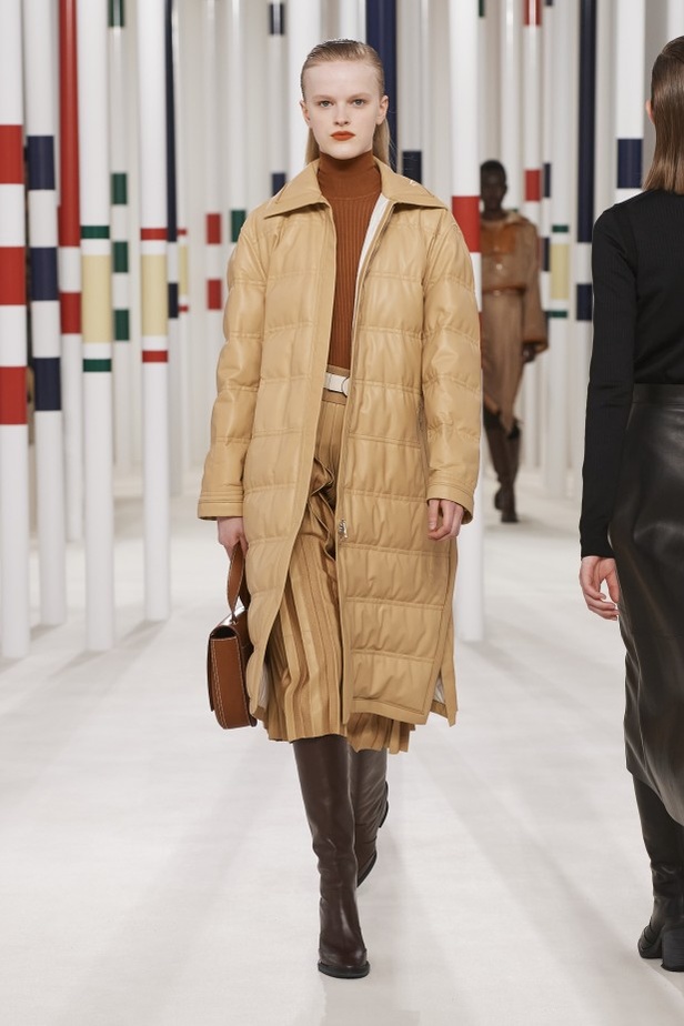 عرض أزياء Hermes لخريف وشتاء 2020-2021 خلال اسبوع الموضة في باريس
