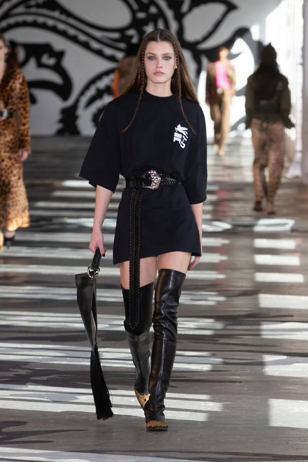 عرض ازياء مجموعة Etro لموسم خريف وشتاء 2021 في ميلانو