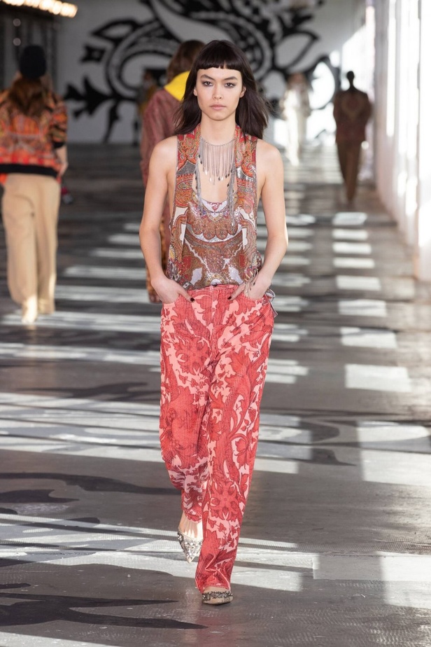 عرض ازياء مجموعة Etro لموسم خريف وشتاء 2021 في ميلانو