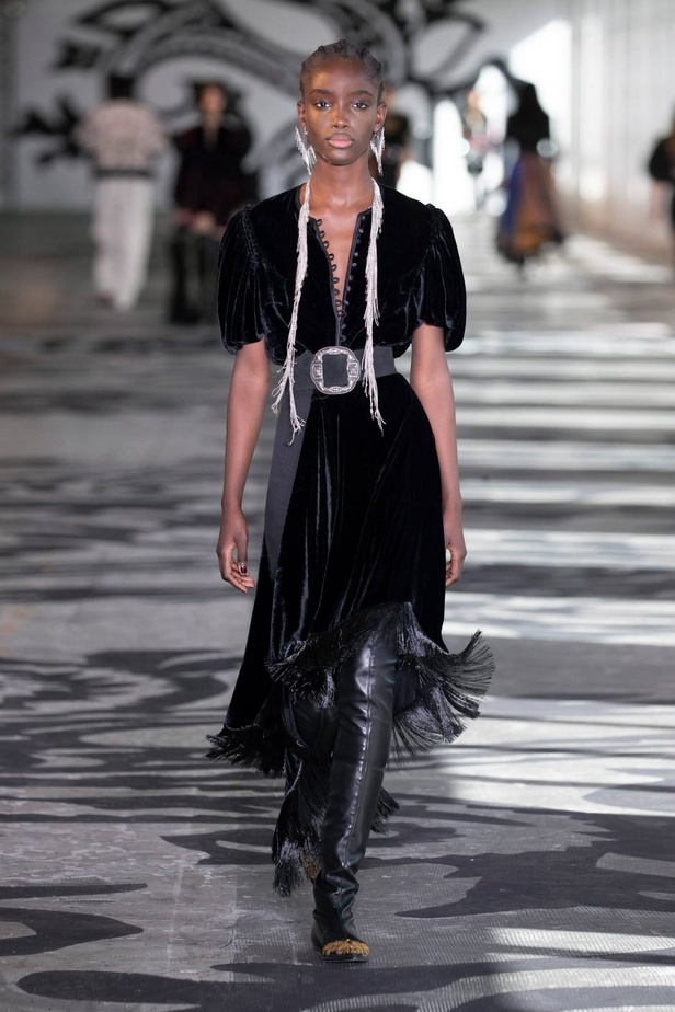 عرض ازياء مجموعة Etro لموسم خريف وشتاء 2021 في ميلانو