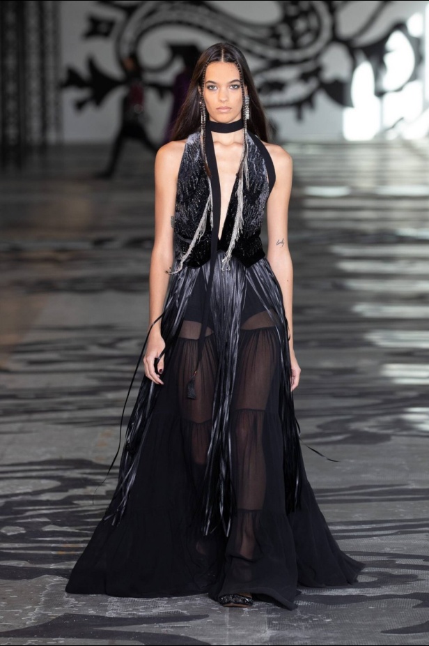 عرض ازياء مجموعة Etro لموسم خريف وشتاء 2021 في ميلانو