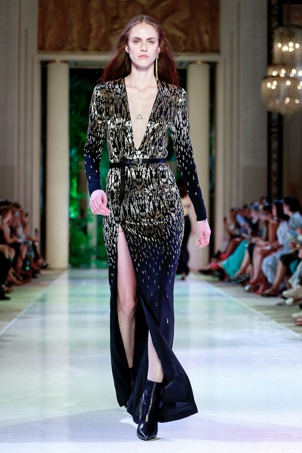 مجموعة الألبسة الراقية من أزارو لخريف 2018