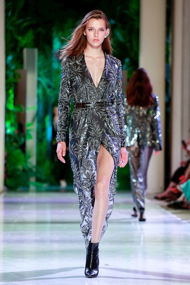 مجموعة الألبسة الراقية من أزارو لخريف 2018